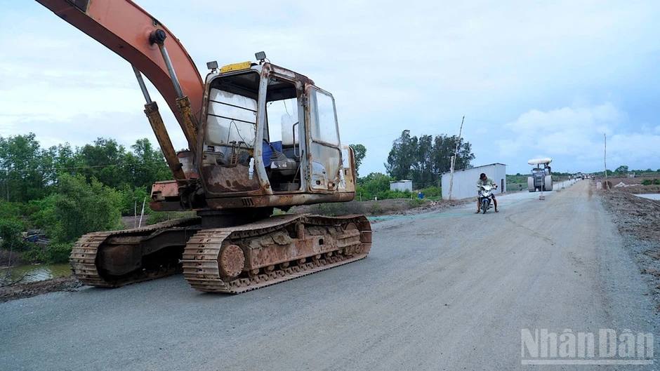 Nỗ lực giải ngân đầu tư công giữa vòng xoáy “bão giá” Nỗ lực giải ngân đầu tư công giữa vòng xoáy “bão giá”
