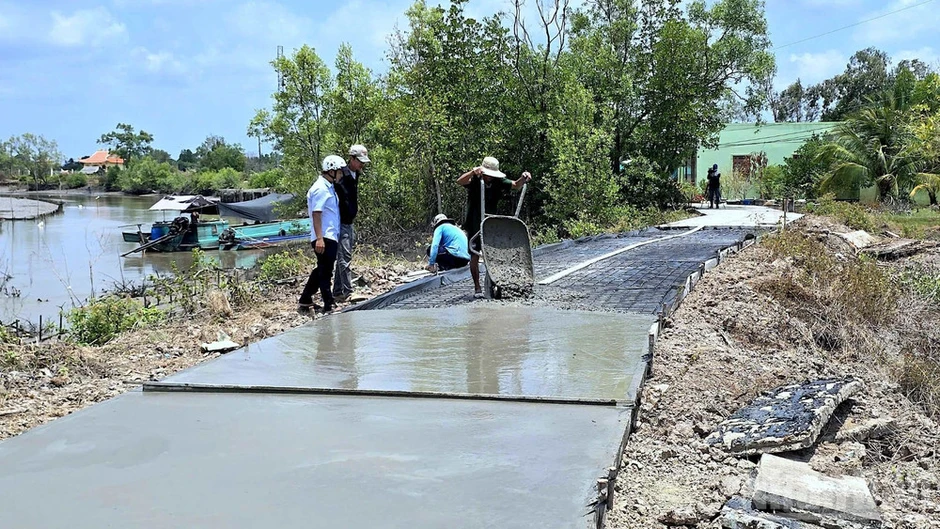 Nỗ lực giải ngân đầu tư công giữa vòng xoáy “bão giá” Nỗ lực giải ngân đầu tư công giữa vòng xoáy “bão giá”
