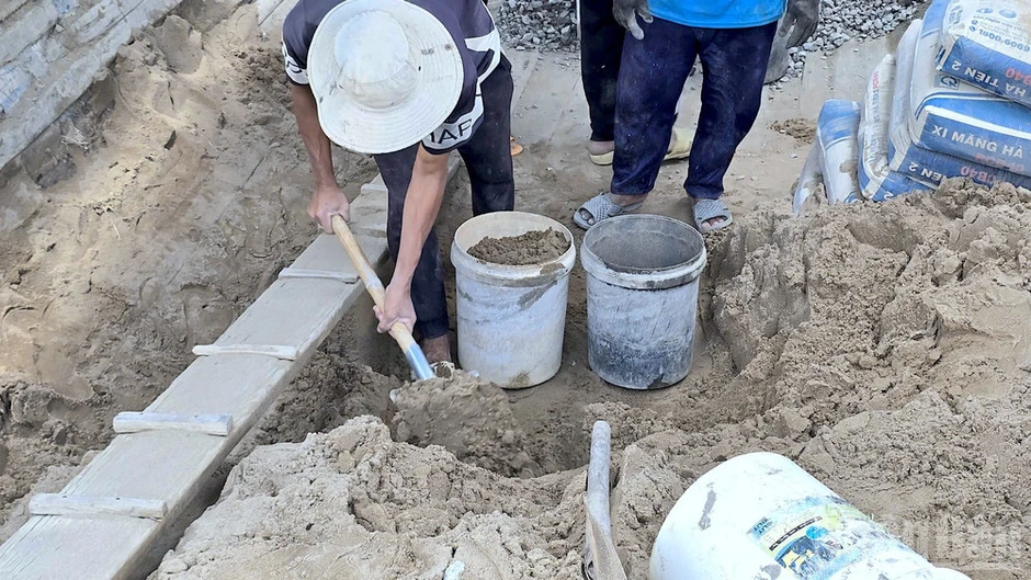 Nỗ lực giải ngân đầu tư công giữa vòng xoáy “bão giá” Nỗ lực giải ngân đầu tư công giữa vòng xoáy “bão giá”