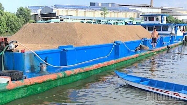 Nỗ lực giải ngân đầu tư công giữa vòng xoáy “bão giá” Nỗ lực giải ngân đầu tư công giữa vòng xoáy “bão giá”
