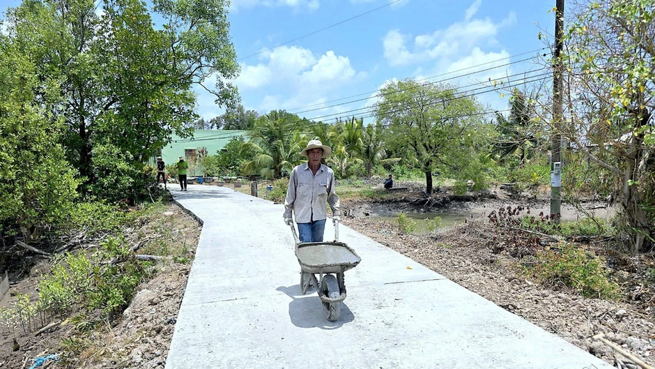 Nỗ lực giải ngân đầu tư công giữa vòng xoáy “bão giá” Nỗ lực giải ngân đầu tư công giữa vòng xoáy “bão giá”