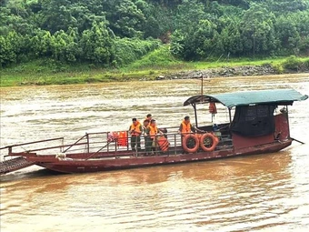 Nỗ lực tìm kiếm nạn nhân mất tích trên sông Lô