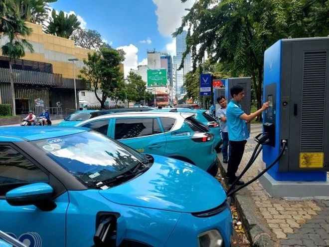 'Nóng' cuộc đua trạm sạc xe điện toàn cầu
