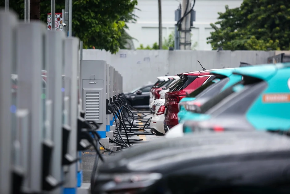 'Nóng' cuộc đua trạm sạc xe điện toàn cầu