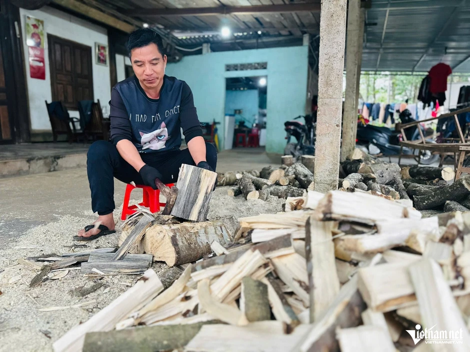 Nông dân xã miền núi Hà Tĩnh thu trăm tỷ nhờ 'tìm vàng' trong thân cây Nông dân xã miền núi Hà Tĩnh thu trăm tỷ nhờ 'tìm vàng' trong thân cây