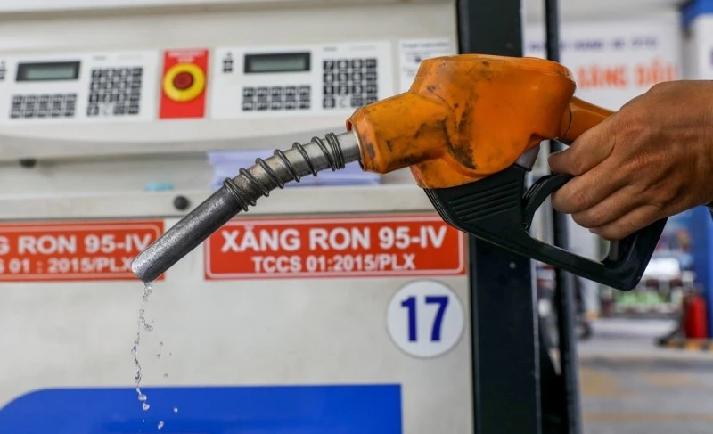 Nóng: Đề xuất giảm thuế nhập khẩu xăng dầu về 0%