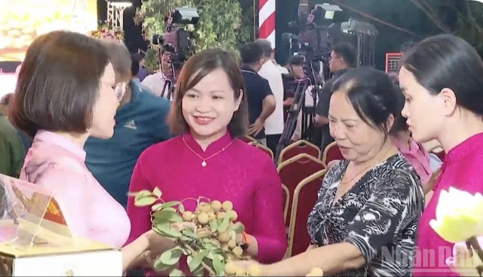 Nông sản Hưng Yên bứt phá trên nền tảng kinh tế số Nông sản Hưng Yên bứt phá trên nền tảng kinh tế số