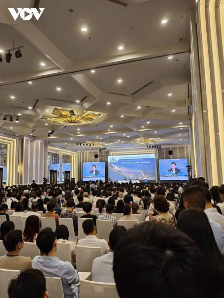 Ông Trần Đình Long: Khuyên mua sợ "lùa gà", khuyên bán sợ mất cơ hội cổ đông Ông Trần Đình Long: Khuyên mua sợ "lùa gà", khuyên bán sợ mất cơ hội cổ đông
