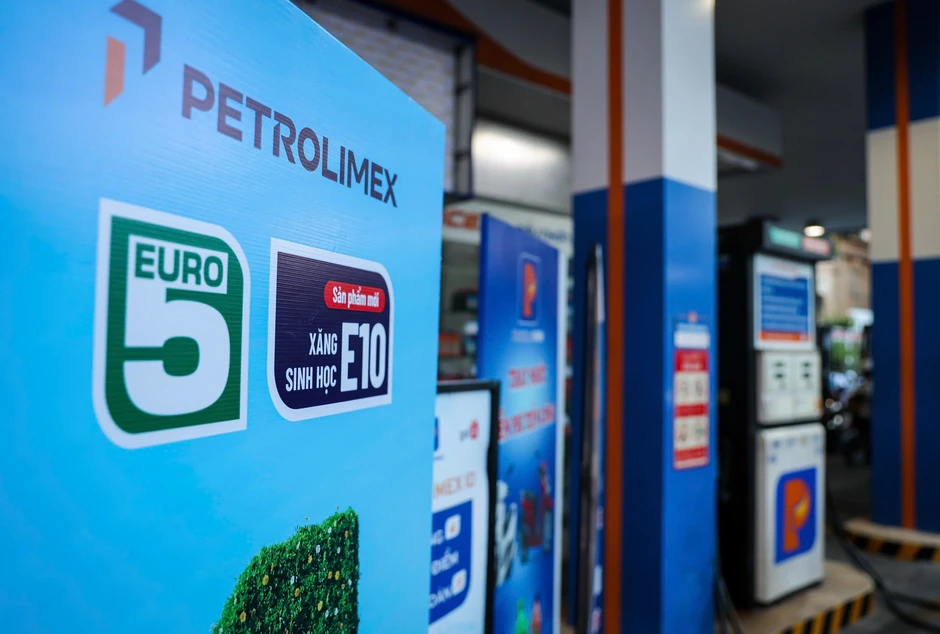 Petrolimex hướng dẫn thế nào với xe đang còn xăng cũ, phải đổ xăng mới E10? Petrolimex hướng dẫn thế nào với xe đang còn xăng cũ, phải đổ xăng mới E10?