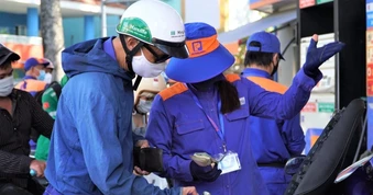 Petrolimex vượt kế hoạch 2025, dự báo tăng trưởng chậm lại