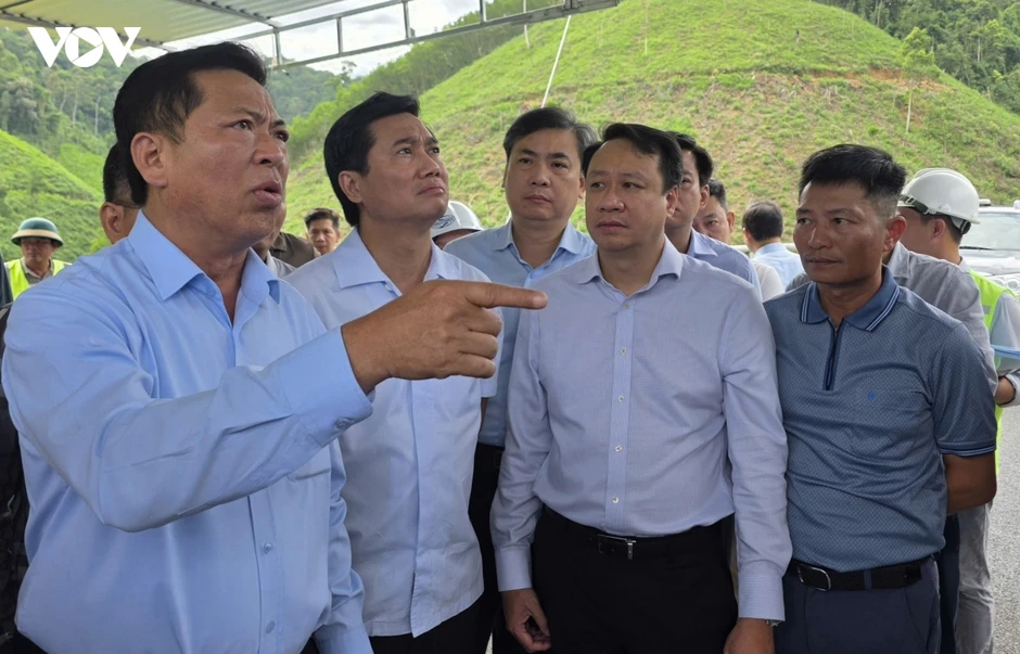 Phải hoàn thành tuyến chính cao tốc La Sơn - Hòa Liên trong tháng 8/2026 Phải hoàn thành tuyến chính cao tốc La Sơn - Hòa Liên trong tháng 8/2026