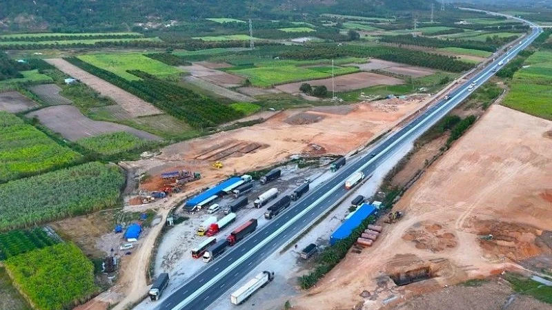 Phát động chiến dịch “thần tốc” thi công hoàn thành các trạm dừng nghỉ Phát động chiến dịch “thần tốc” thi công hoàn thành các trạm dừng nghỉ