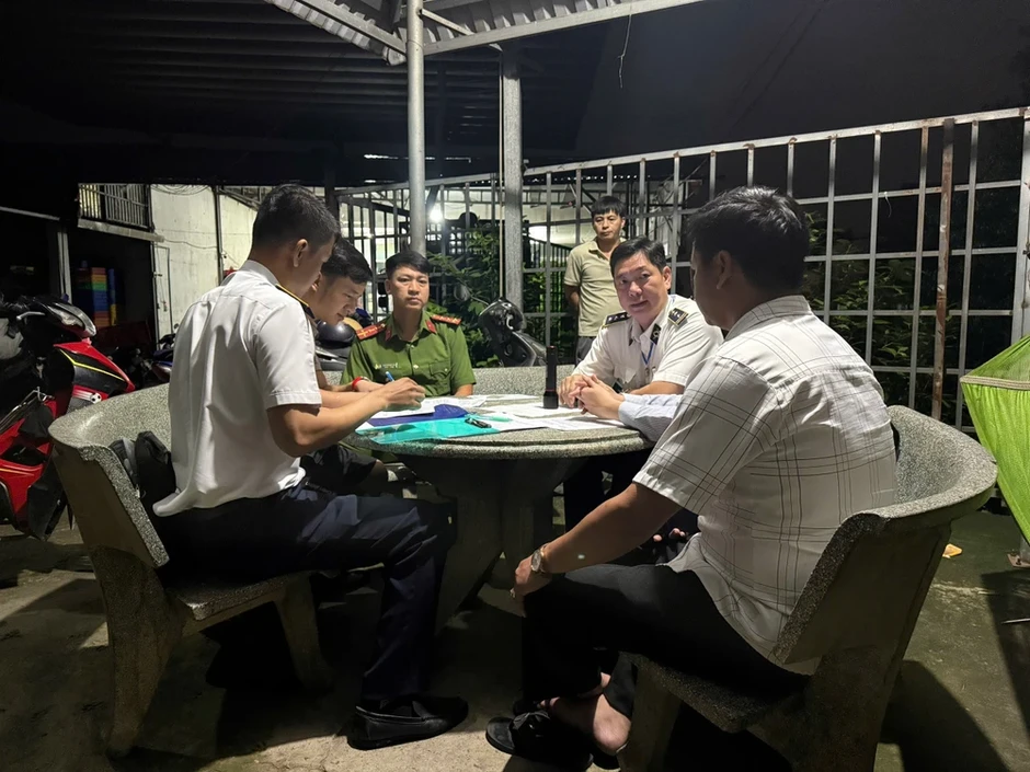 Phạt hai cơ sở giết mổ gia cầm trái phép lúc rạng sáng Phạt hai cơ sở giết mổ gia cầm trái phép lúc rạng sáng
