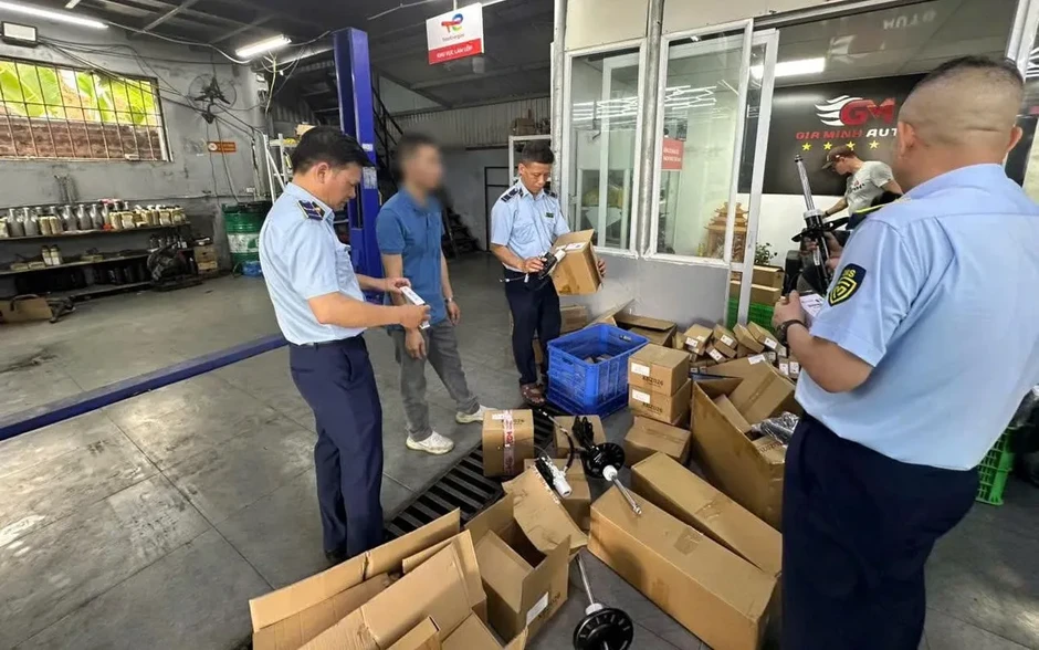 Phát hiện hơn 800 phụ tùng ô tô nghi bị giả mạo nhãn hiệu Phát hiện hơn 800 phụ tùng ô tô nghi bị giả mạo nhãn hiệu