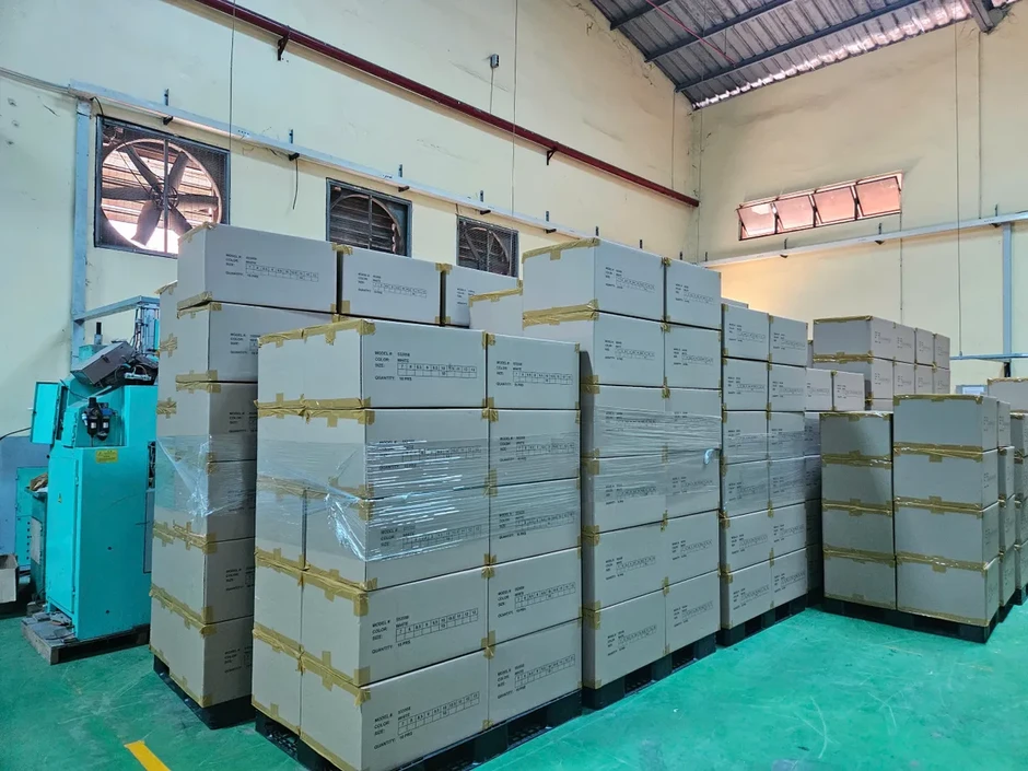 Phát hiện nhà máy sản xuất số lượng lớn giày giả mạo nhãn hiệu Nike Phát hiện nhà máy sản xuất số lượng lớn giày giả mạo nhãn hiệu Nike