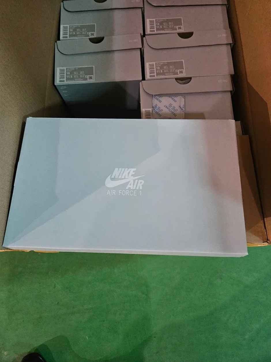 Phát hiện nhà máy sản xuất số lượng lớn giày giả mạo nhãn hiệu Nike Phát hiện nhà máy sản xuất số lượng lớn giày giả mạo nhãn hiệu Nike