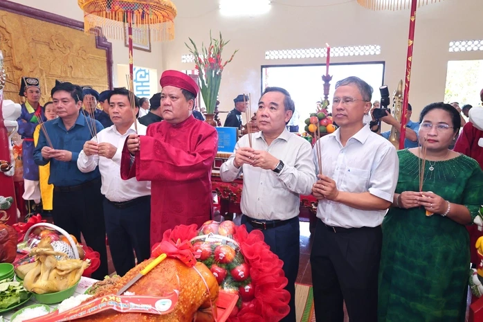 Phát huy giá trị di sản nghề yến sào Khánh Hòa Phát huy giá trị di sản nghề yến sào Khánh Hòa