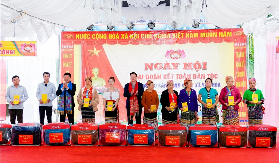Phát huy sức mạnh đại đoàn kết toàn dân, xây dựng Nghệ An phát triển bền vững trong giai đoạn mới Phát huy sức mạnh đại đoàn kết toàn dân, xây dựng Nghệ An phát triển bền vững trong giai đoạn mới