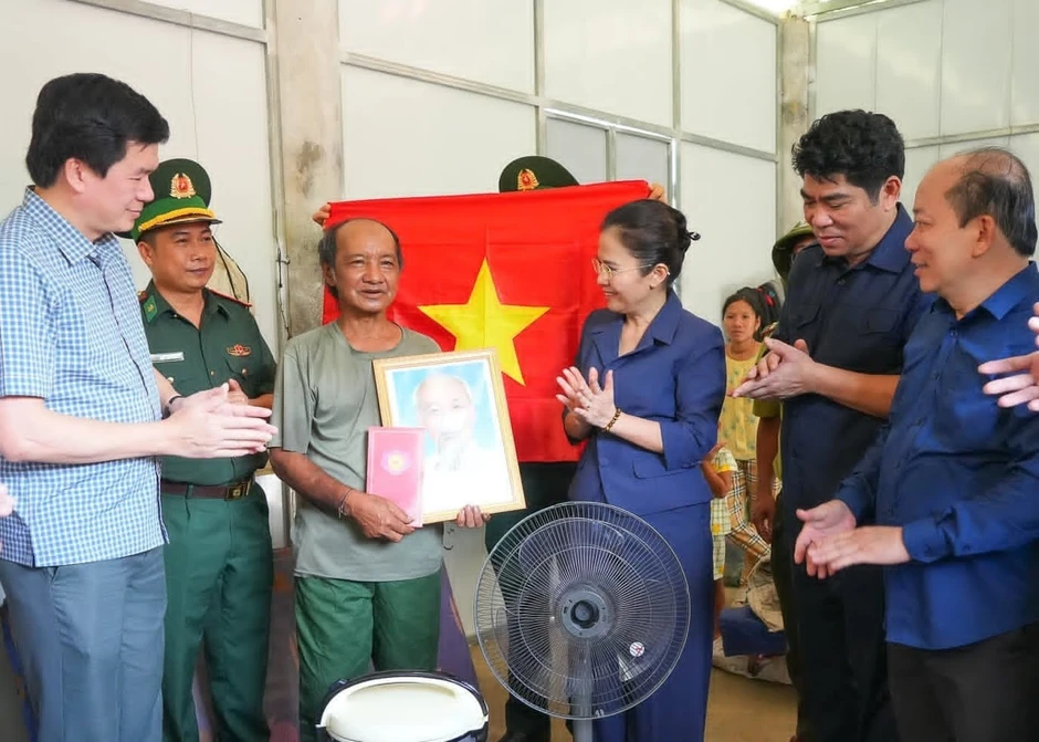 Phát huy sức mạnh đại đoàn kết toàn dân, xây dựng Nghệ An phát triển bền vững trong giai đoạn mới Phát huy sức mạnh đại đoàn kết toàn dân, xây dựng Nghệ An phát triển bền vững trong giai đoạn mới