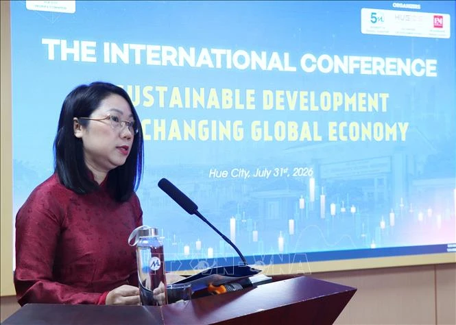 Phát triển bền vững trong bối cảnh biến đổi kinh tế toàn cầu Phát triển bền vững trong bối cảnh biến đổi kinh tế toàn cầu