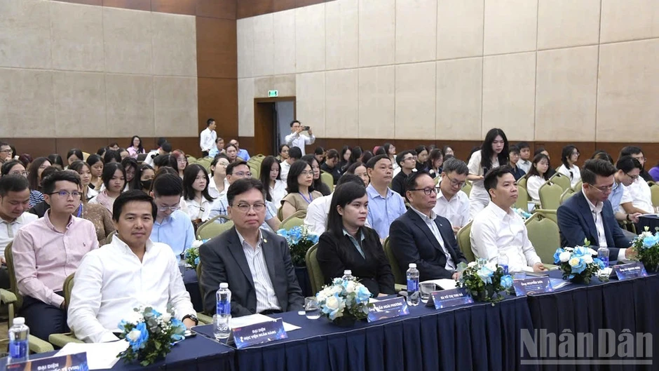 Phát triển hệ sinh thái tài chính đồng hành cùng thị trường bất động sản an toàn, lành mạnh, bền vững Phát triển hệ sinh thái tài chính đồng hành cùng thị trường bất động sản an toàn, lành mạnh, bền vững