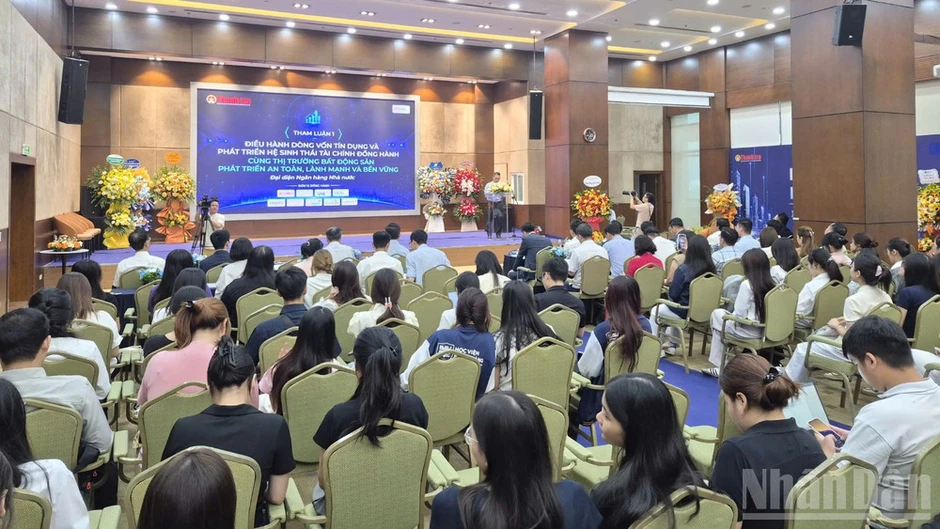 Phát triển hệ sinh thái tài chính đồng hành cùng thị trường bất động sản an toàn, lành mạnh, bền vững Phát triển hệ sinh thái tài chính đồng hành cùng thị trường bất động sản an toàn, lành mạnh, bền vững