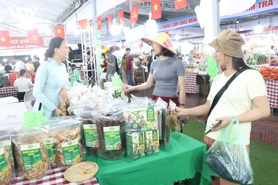 Phiên chợ HTX tại Thái Nguyên: Thúc đẩy liên kết, khơi thông đầu ra cho nông sản Phiên chợ HTX tại Thái Nguyên: Thúc đẩy liên kết, khơi thông đầu ra cho nông sản