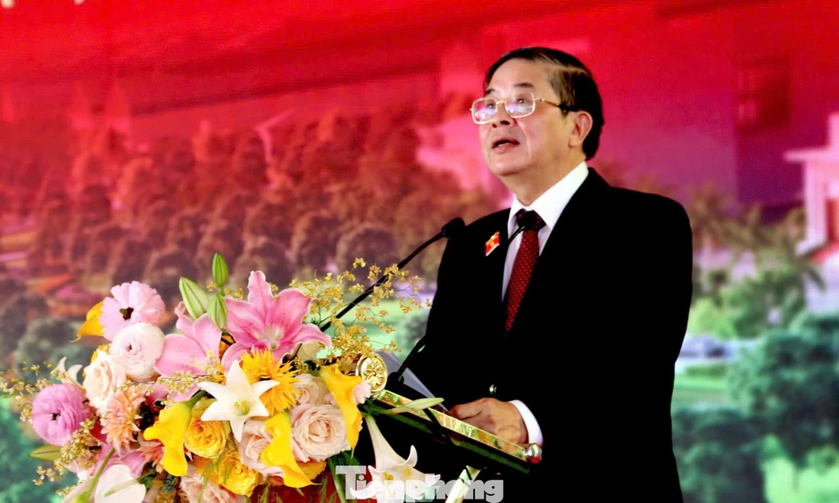 Phó Chủ tịch Quốc hội: Khu công nghiệp hơn 4.100 tỷ hoàn thiện ‘mảnh ghép’ cuối, kích hoạt cực tăng trưởng phía Nam Phó Chủ tịch Quốc hội: Khu công nghiệp hơn 4.100 tỷ hoàn thiện ‘mảnh ghép’ cuối, kích hoạt cực tăng trưởng phía Nam