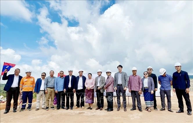 Phó Chủ tịch Quốc hội Lào thăm, làm việc tại Dự án đầu tư trọng điểm của Việt Nam Phó Chủ tịch Quốc hội Lào thăm, làm việc tại Dự án đầu tư trọng điểm của Việt Nam