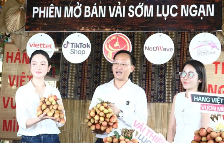 Phó chủ tịch tỉnh livestream "chốt đơn" hơn 30 tấn vải thiều Phó chủ tịch tỉnh livestream "chốt đơn" hơn 30 tấn vải thiều