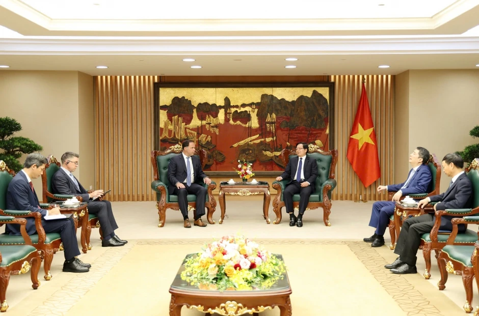 Phó Thủ tướng Hồ Quốc Dũng tiếp Giám đốc chuỗi cung ứng Tập đoàn Coherent (Hoa Kỳ) Phó Thủ tướng Hồ Quốc Dũng tiếp Giám đốc chuỗi cung ứng Tập đoàn Coherent (Hoa Kỳ)