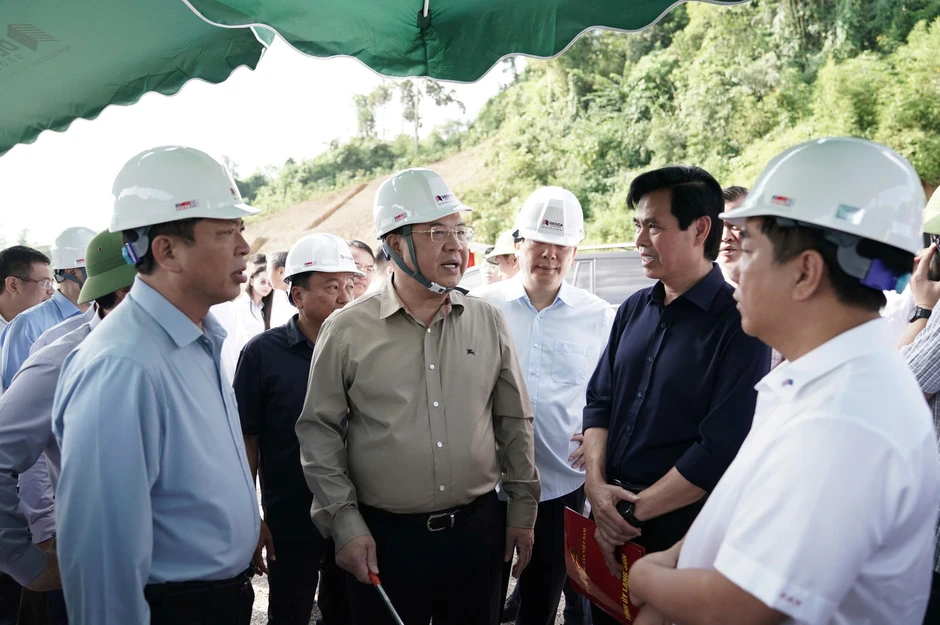 Phó Thủ tướng Thường trực Chính phủ kiểm tra 2 dự án đường cao tốc Hữu Nghị-Chi Lăng và Đồng Đăng-Trà Lĩnh Phó Thủ tướng Thường trực Chính phủ kiểm tra 2 dự án đường cao tốc Hữu Nghị-Chi Lăng và Đồng Đăng-Trà Lĩnh