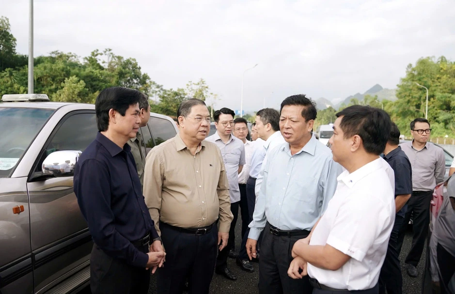 Phó Thủ tướng Thường trực Chính phủ kiểm tra 2 dự án đường cao tốc Hữu Nghị-Chi Lăng và Đồng Đăng-Trà Lĩnh Phó Thủ tướng Thường trực Chính phủ kiểm tra 2 dự án đường cao tốc Hữu Nghị-Chi Lăng và Đồng Đăng-Trà Lĩnh