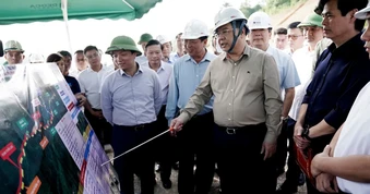 Phó Thủ tướng Thường trực Chính phủ kiểm tra 2 dự án đường cao tốc Hữu Nghị-Chi Lăng và Đồng Đăng-Trà Lĩnh