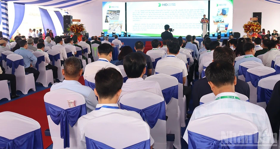 Phó Thủ tướng Thường trực Phạm Gia Túc dự Lễ khởi công Nhà máy sản xuất bồn chứa độc lập thân thiện với môi trường Phó Thủ tướng Thường trực Phạm Gia Túc dự Lễ khởi công Nhà máy sản xuất bồn chứa độc lập thân thiện với môi trường