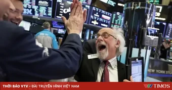 Phố Wall bật tăng sau cú rung lắc, Dow Jones vượt mốc 50.000 điểm