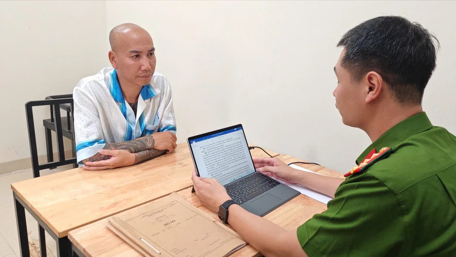 Phú Lê cùng vợ vận hành 3 công ty nào? Phú Lê cùng vợ vận hành 3 công ty nào?