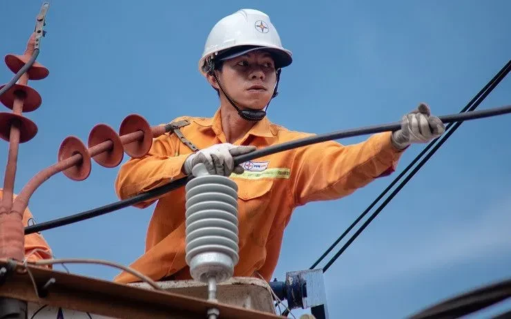 Phụ tải liên tục lập đỉnh, Bộ Công Thương đề xuất tiết kiệm điện vào giờ cao điểm Phụ tải liên tục lập đỉnh, Bộ Công Thương đề xuất tiết kiệm điện vào giờ cao điểm