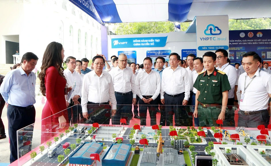 Phú Thọ phát động 90 ngày xây dựng Kho dữ liệu, tạo đột phá trong quản trị, điều hành Phú Thọ phát động 90 ngày xây dựng Kho dữ liệu, tạo đột phá trong quản trị, điều hành