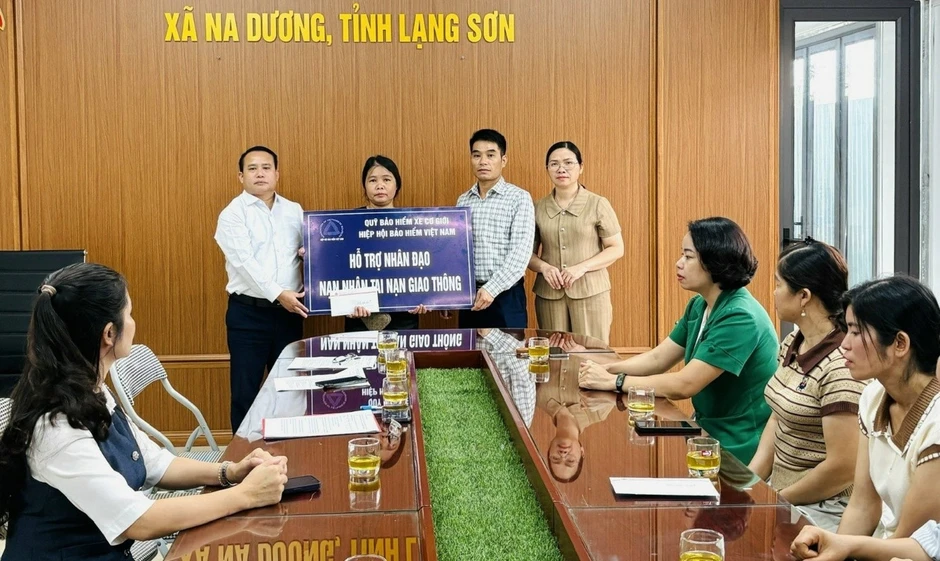 Quỹ Bảo hiểm xe cơ giới hỗ trợ 155 triệu đồng tới 4 gia đình nạn nhân tai nạn giao thông ở Lạng Sơn Quỹ Bảo hiểm xe cơ giới hỗ trợ 155 triệu đồng tới 4 gia đình nạn nhân tai nạn giao thông ở Lạng Sơn