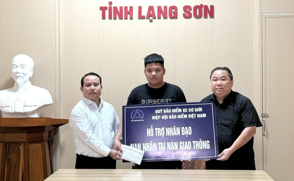 Quỹ Bảo hiểm xe cơ giới hỗ trợ 155 triệu đồng tới 4 gia đình nạn nhân tai nạn giao thông ở Lạng Sơn Quỹ Bảo hiểm xe cơ giới hỗ trợ 155 triệu đồng tới 4 gia đình nạn nhân tai nạn giao thông ở Lạng Sơn