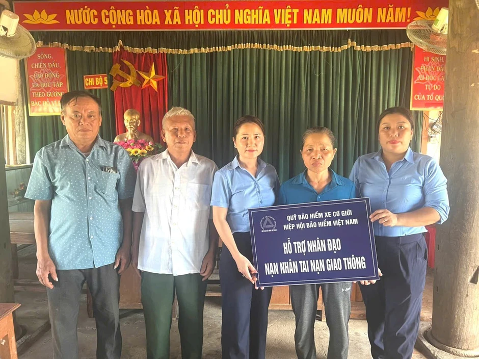 Quỹ Bảo hiểm xe cơ giới hỗ trợ 90 triệu đồng cho gia đình 2 nạn nhân bị tai nạn giao thông ở Nghệ An Quỹ Bảo hiểm xe cơ giới hỗ trợ 90 triệu đồng cho gia đình 2 nạn nhân bị tai nạn giao thông ở Nghệ An