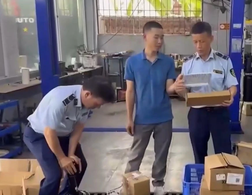 Quản lý thị trường Hà Nội phát hiện hơn 800 phụ tùng ô tô có dấu hiệu giả mạo nhãn hiệu nổi tiếng Quản lý thị trường Hà Nội phát hiện hơn 800 phụ tùng ô tô có dấu hiệu giả mạo nhãn hiệu nổi tiếng
