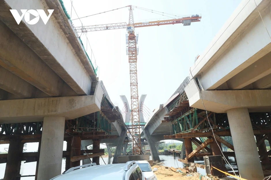 Quảng Ngãi tháo gỡ điểm nghẽn tạo đà tăng tưởng 2 con số Quảng Ngãi tháo gỡ điểm nghẽn tạo đà tăng tưởng 2 con số