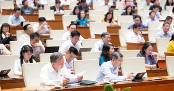 Quốc hội bàn việc nâng ngưỡng doanh thu chịu thuế với hộ kinh doanh