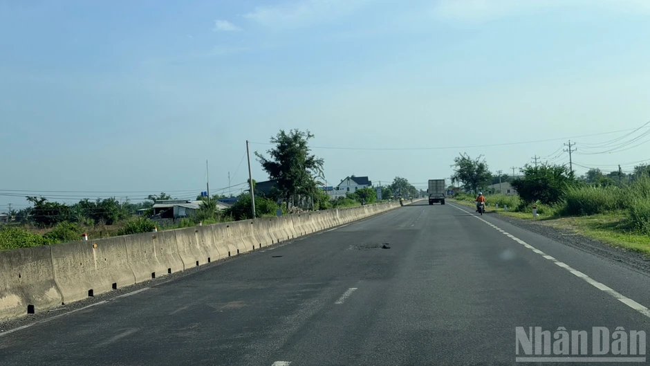 Quốc lộ 1 qua tỉnh Lâm Đồng xuất hiện nhiều “ổ gà, ổ voi” Quốc lộ 1 qua tỉnh Lâm Đồng xuất hiện nhiều “ổ gà, ổ voi”