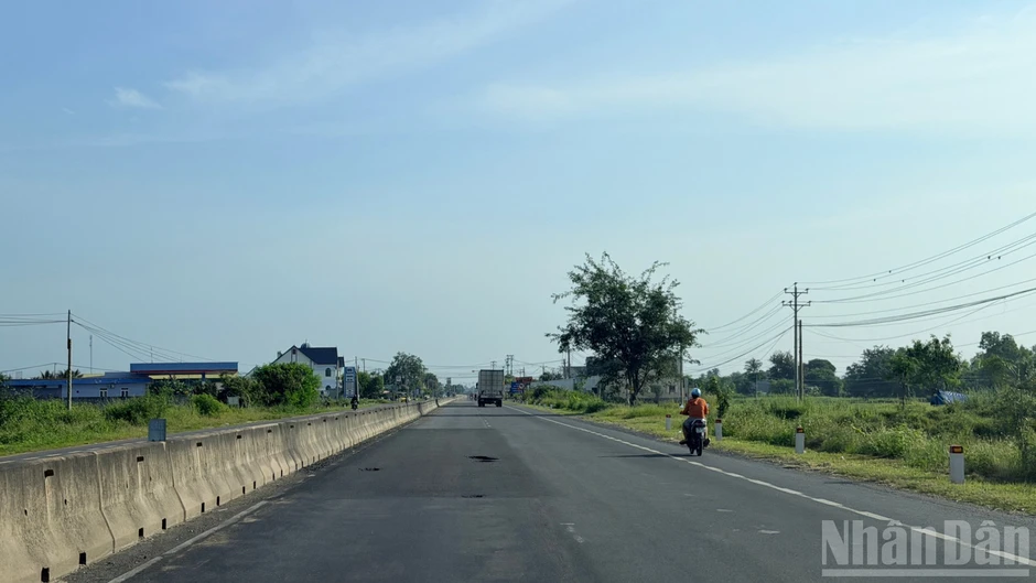 Quốc lộ 1 qua tỉnh Lâm Đồng xuất hiện nhiều “ổ gà, ổ voi” Quốc lộ 1 qua tỉnh Lâm Đồng xuất hiện nhiều “ổ gà, ổ voi”