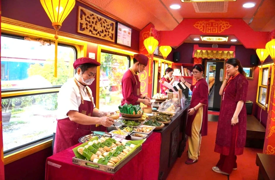 Ra mắt giao diện mới đoàn tàu “Hành trình kết nối di sản miền Trung” Ra mắt giao diện mới đoàn tàu “Hành trình kết nối di sản miền Trung”