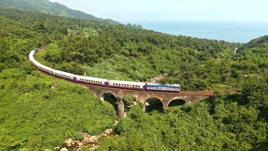 Ra mắt giao diện mới đoàn tàu “Hành trình kết nối di sản miền Trung” Ra mắt giao diện mới đoàn tàu “Hành trình kết nối di sản miền Trung”