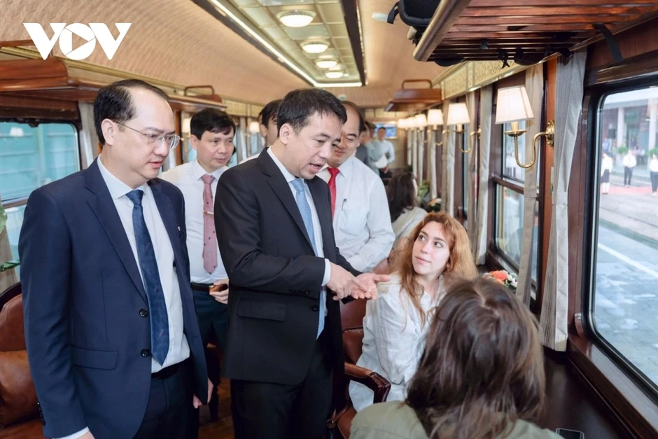 Ra mắt giao diện mới đoàn tàu “Hành trình kết nối di sản miền Trung” Ra mắt giao diện mới đoàn tàu “Hành trình kết nối di sản miền Trung”